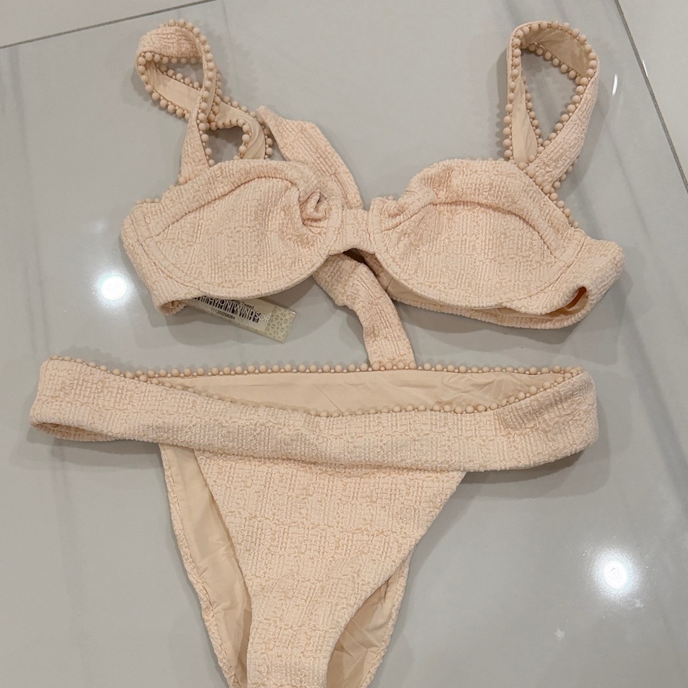 Devon Windsor Sandy Tweed swim Set

with cover up skirt and top
sm top /Lg skirt